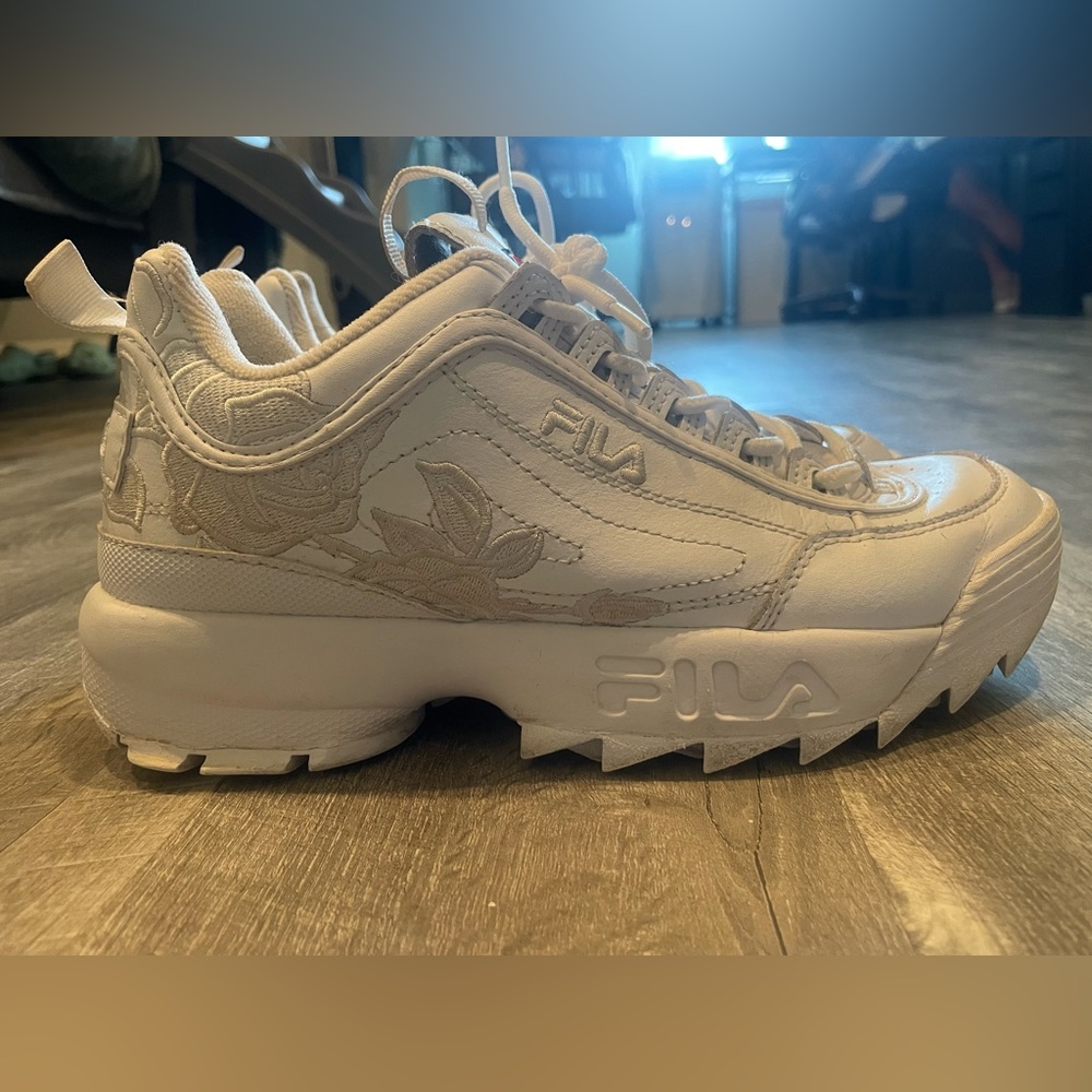 White Rose Embroidered Chunky Filas